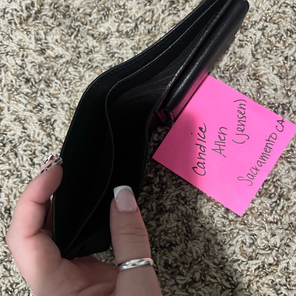 Men’s Gucci wallet
